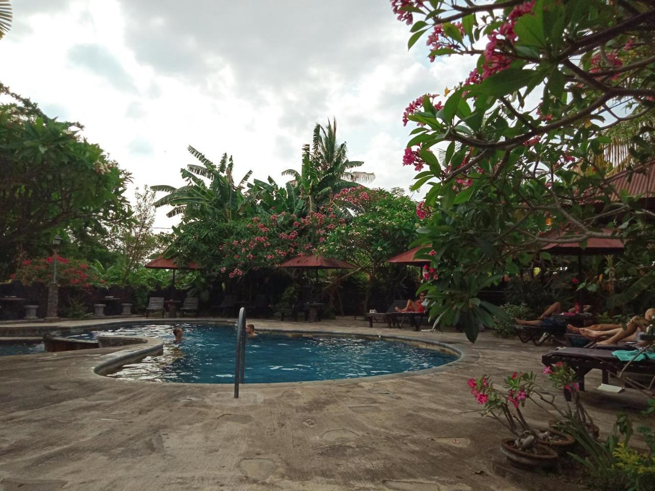 Rini Hotel لوفينا المظهر الخارجي الصورة